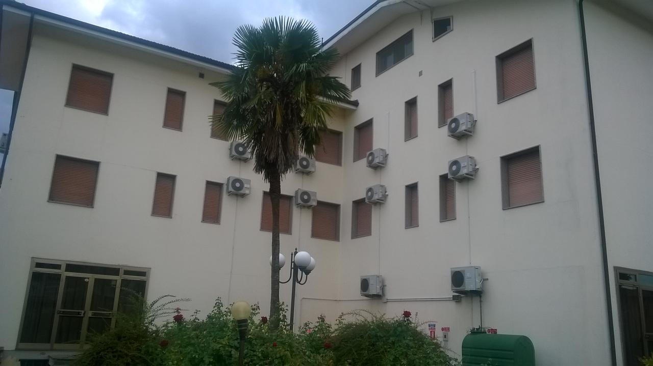 Hotel Da Beppe Chiesina Uzzanese Exterior foto